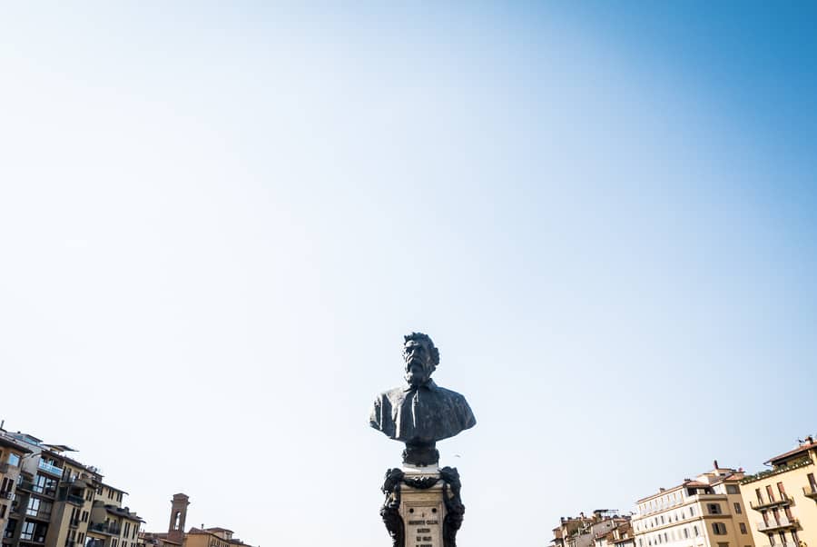 Ponte vecchio florence benvenuto cellini bust