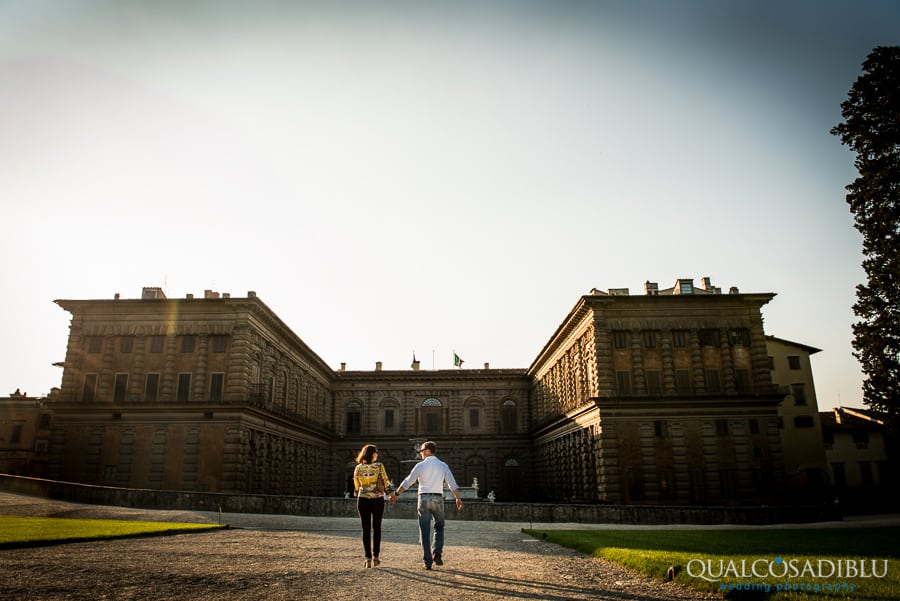 engagement photo boboli garden florence palazzo pitti