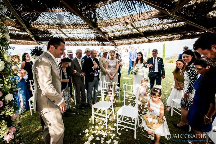 bride is arriving with father