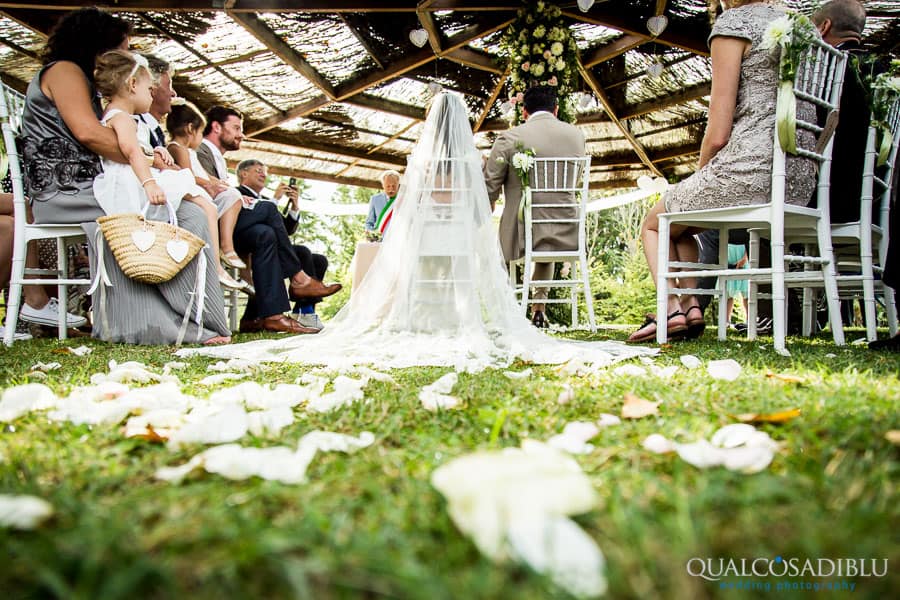 ceremony flowers bride veil