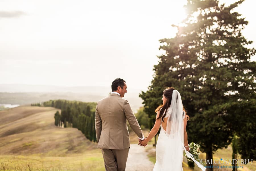 bride and groom in the tuscany hills