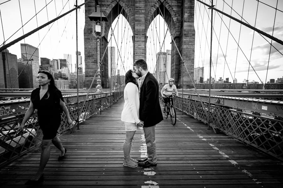 couple kiss brooklyn bridge black and white