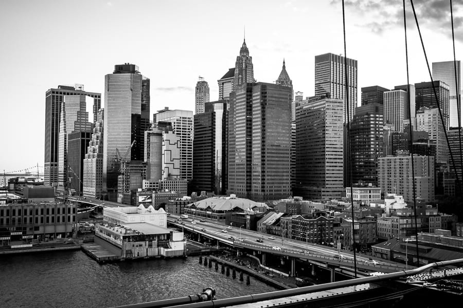 new york skyline black and white brooklin bridge view