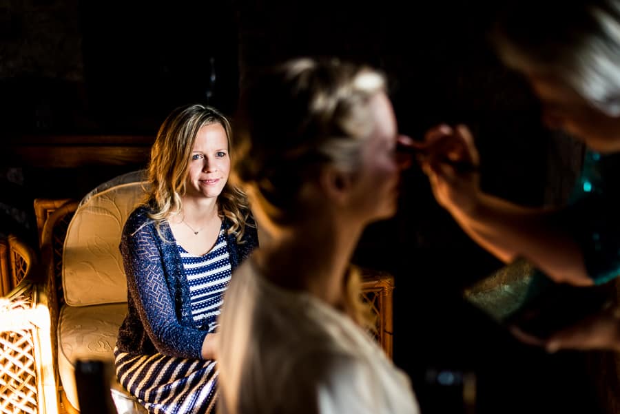 bride make up getting ready sister