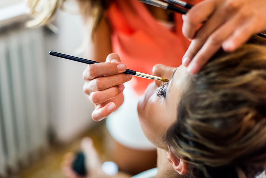 bride getting ready make up