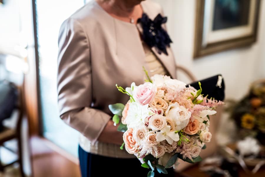 detail bouquet bride roses