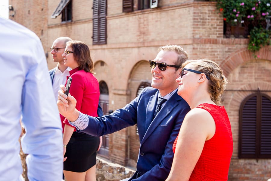 wedding guests making selfie certaldo