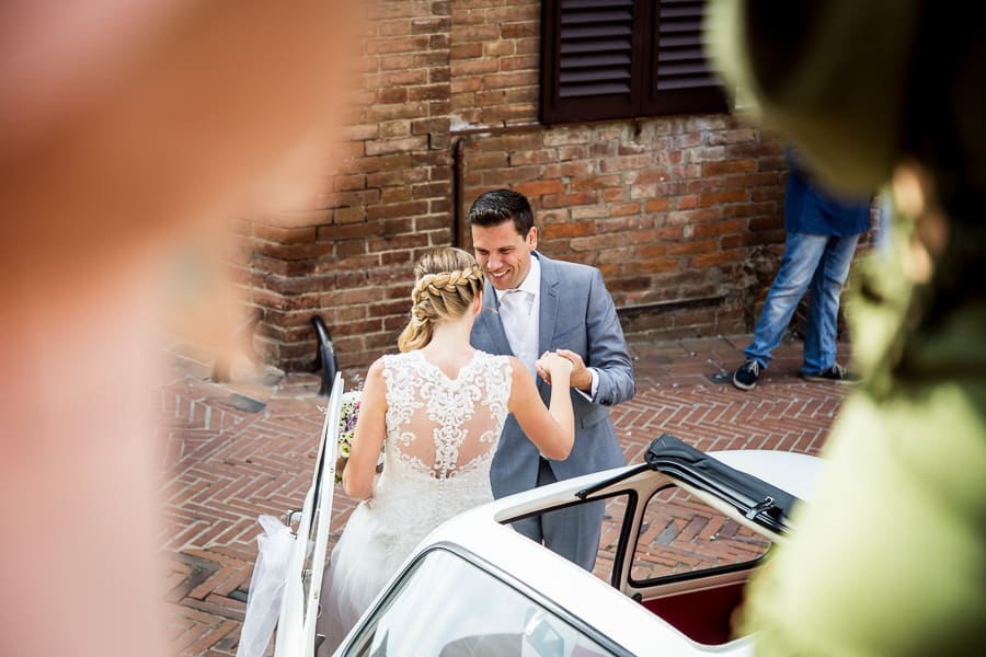 bride groom smiling fiat 500