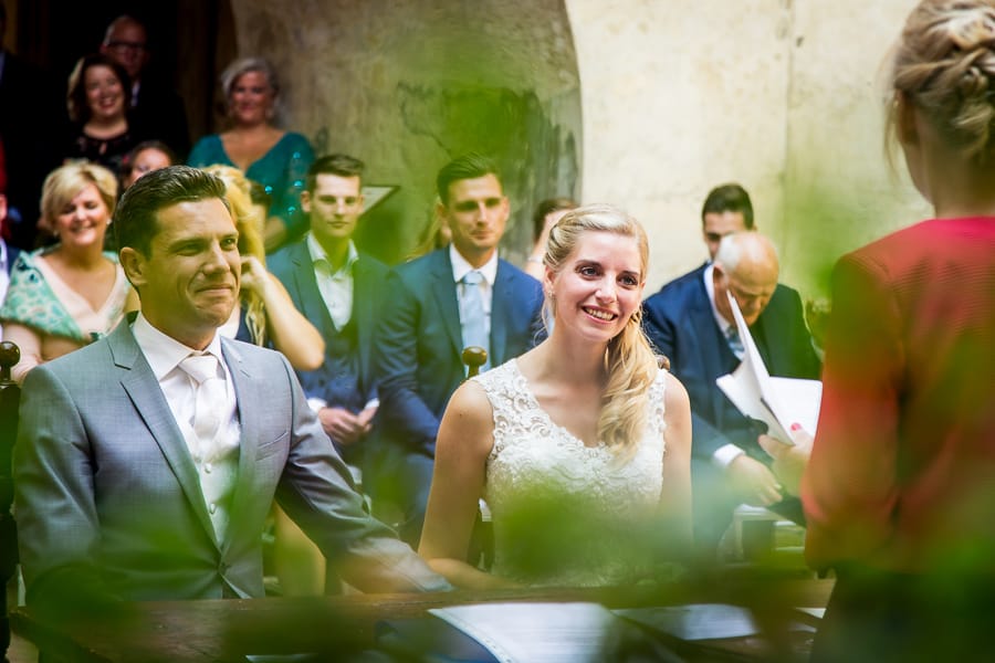 bride and groom smiling certado