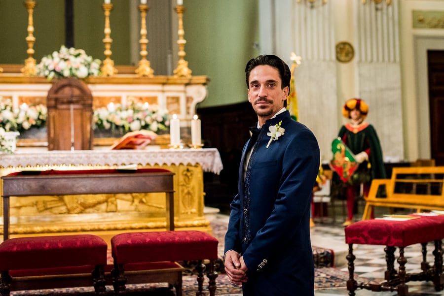 groom waiting the bride church