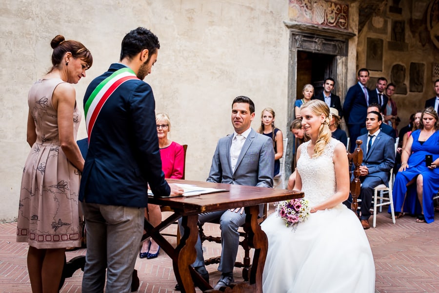 bride groom ceremony palazzo pretorio certaldo