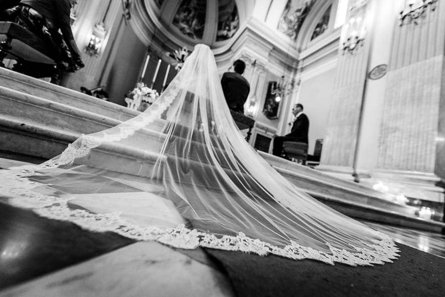 bride veil church wedding