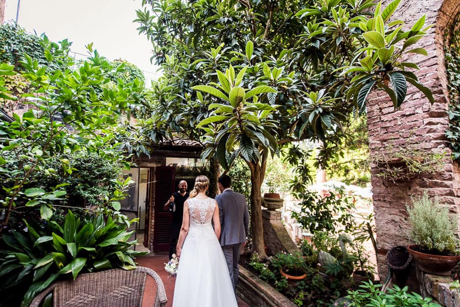 wedding couple at il castello restaurant certaldo