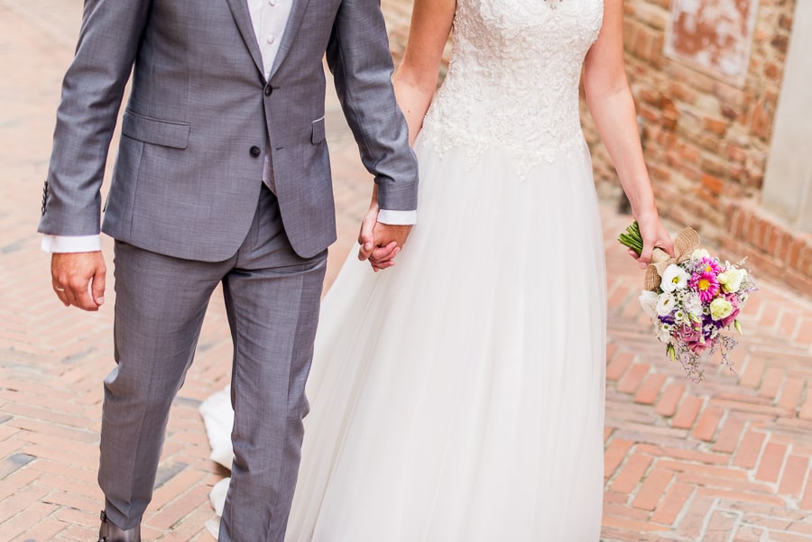 bride groom walking detail bouquet