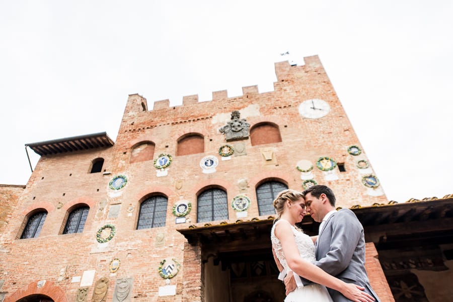 romantic wedding couple palazzo pretorio certaldo