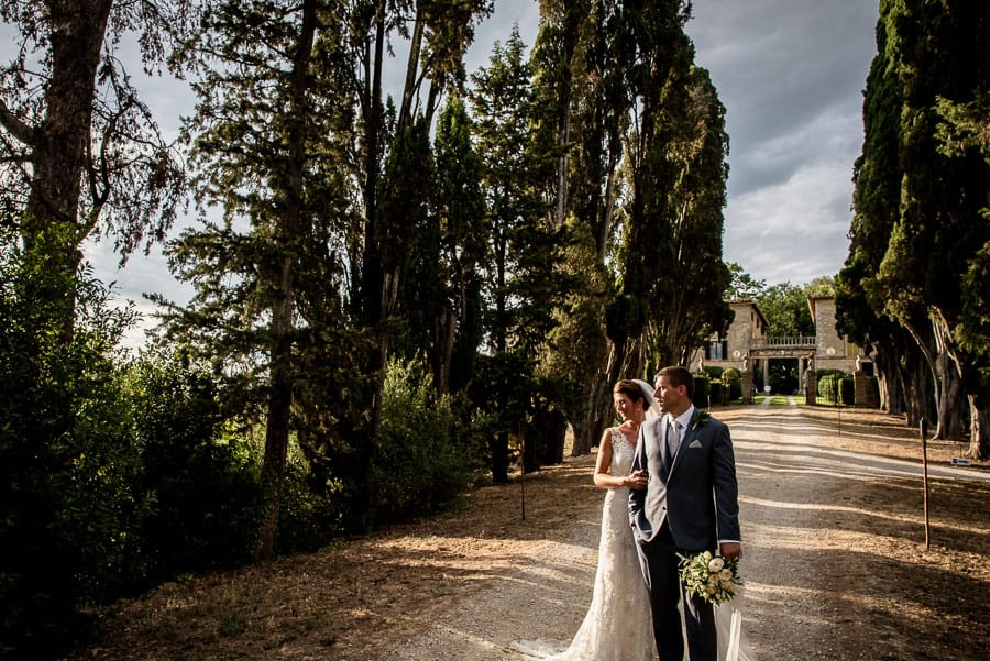 couple embraced borgo stomennano