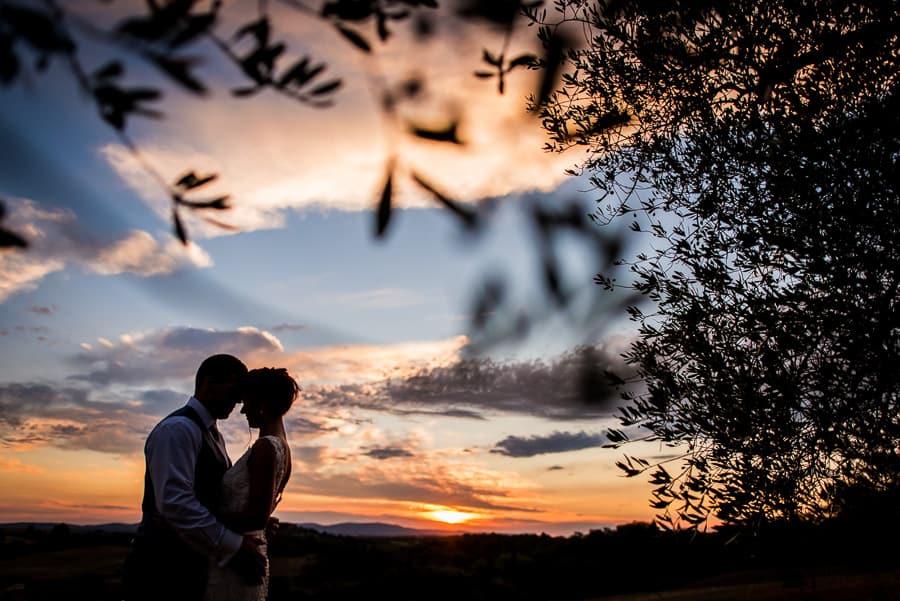 intimate moment sunset borgo stomennano