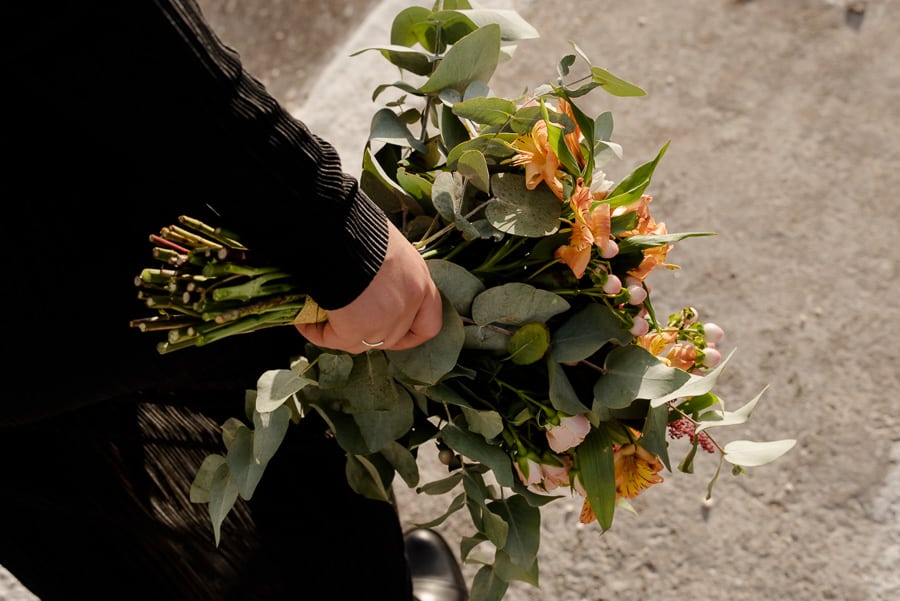 bouquet of bride to be in santorini