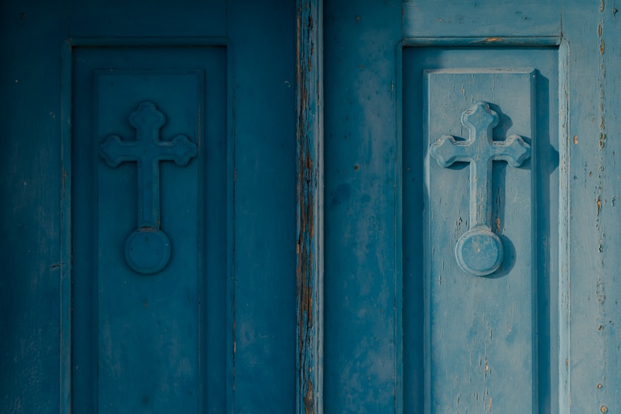 blue door detail at imerovigli santorini