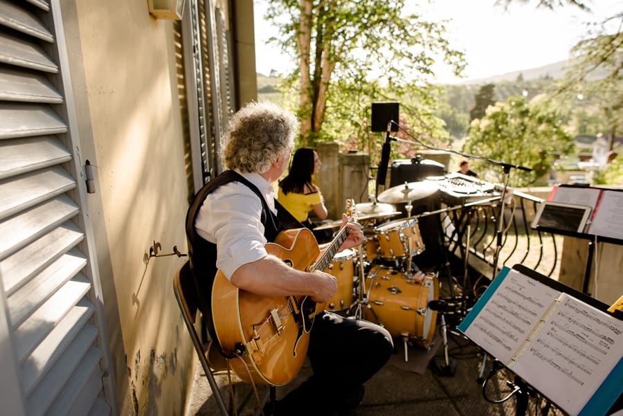 Live band at the wedding