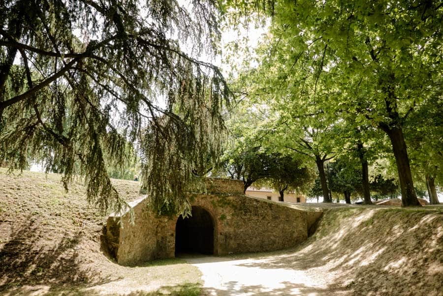 A curious passage inside the walls of Lucca