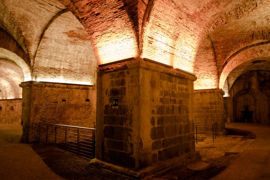 Passage inside the walls of Lucca