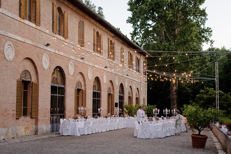 tenuta bichi borghesi wedding tables