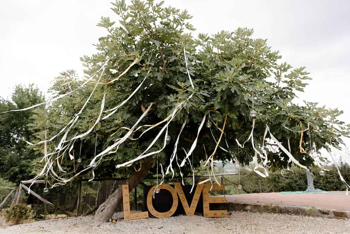 borghetto poggio bianco love in words under the tree