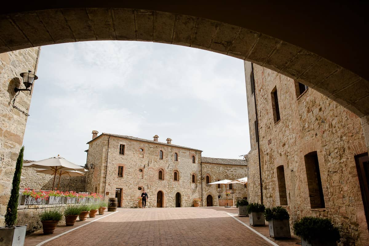 castelmonastero courtyard