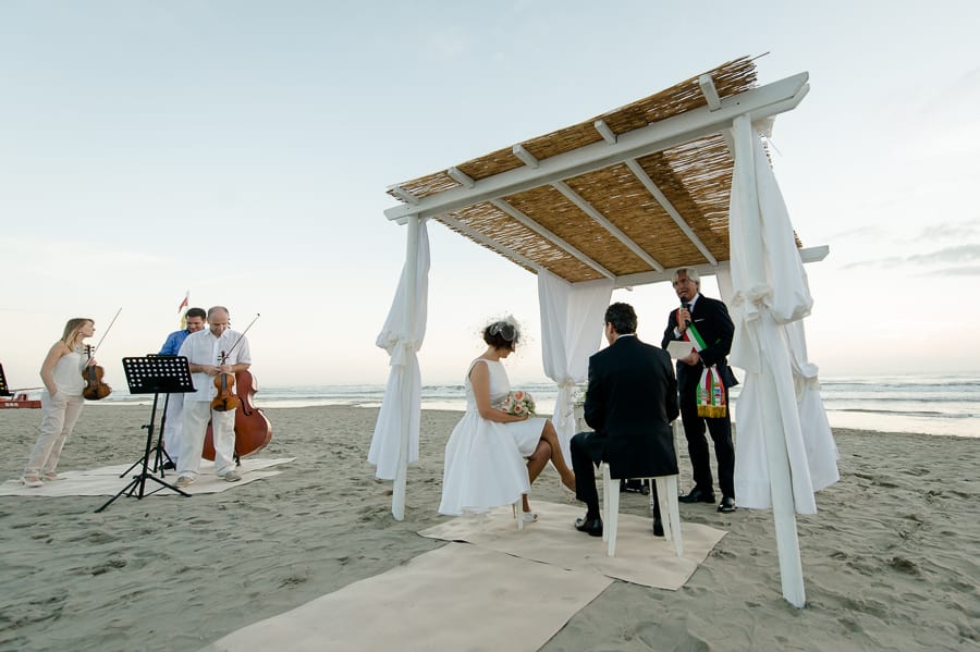 augustus beach bambaissa wedding ceremony on the beach