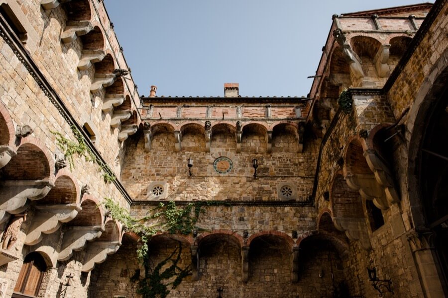 vincigliata castle courtyard