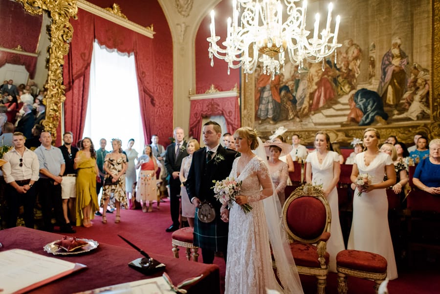 bride and groom in the red hall palazzo vecchio florence