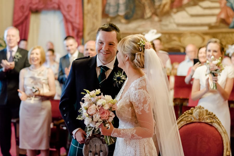 bride and groom in the red hall in palazzo vecchio