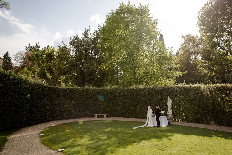 wedding in the garden of villa cora florence