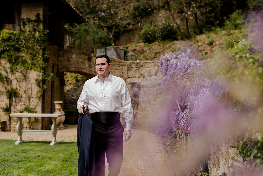 Groom is getting ready at Villa Le Fontanelle