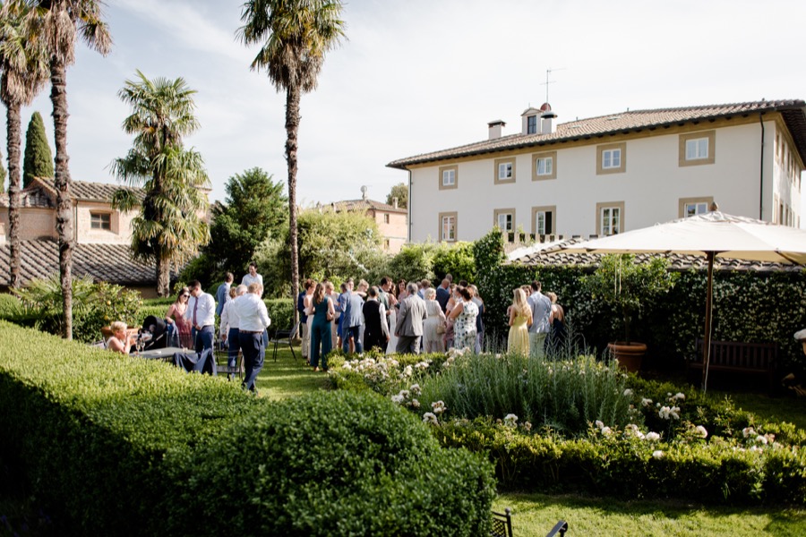 wedding ceremony at Tenuta di Pratello Country Resort cocktail time