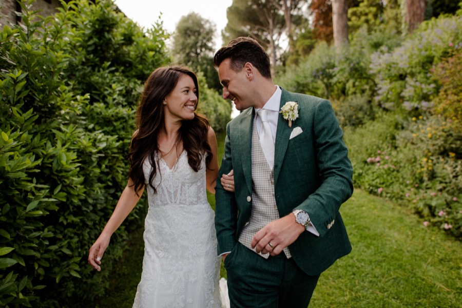 smiling wedding couple at Tenuta di Pratello Country Resort