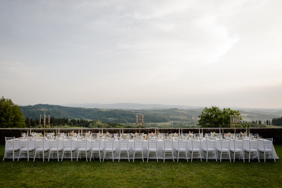 wedding dinner table at Tenuta di Pratello Country Resort