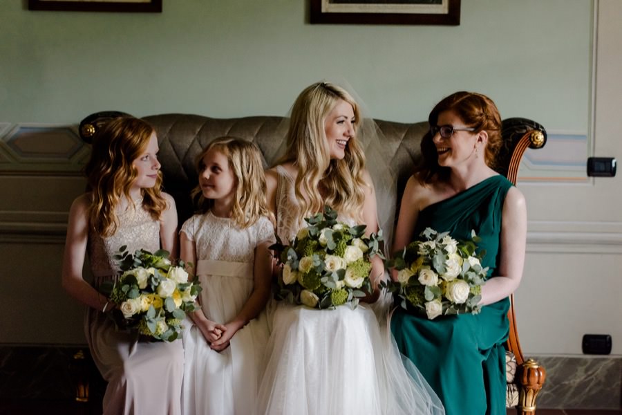 bride and bridesmaids portrait before the wedding