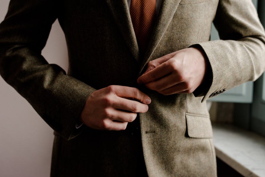 details of the hands of the groom during his getting ready