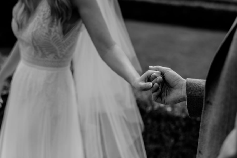 hands details of bride and groom