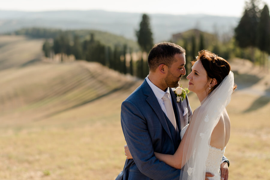 Bride and groom together in the tuscan countryside