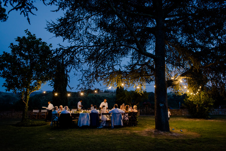 dinner in the garden of villa piaggia montaione