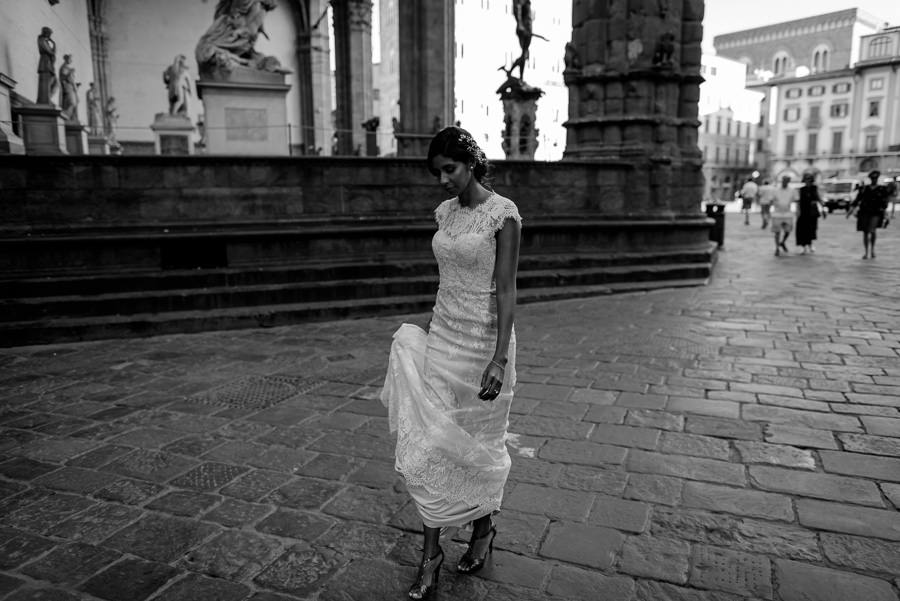 bride is walking in piazza della signoria in florence