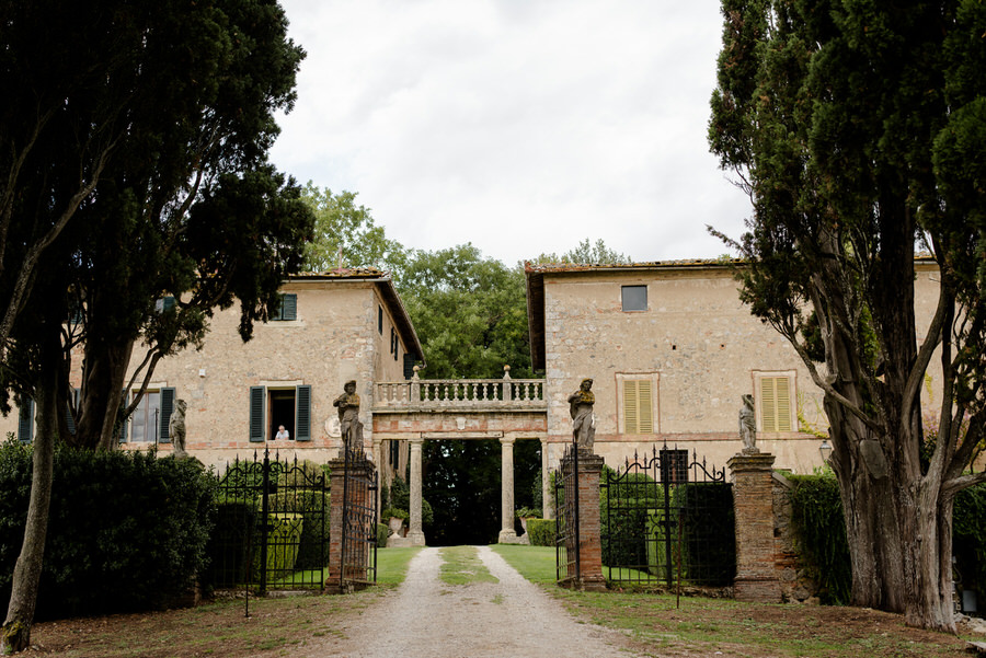 Main entrance Borgo Stomennano