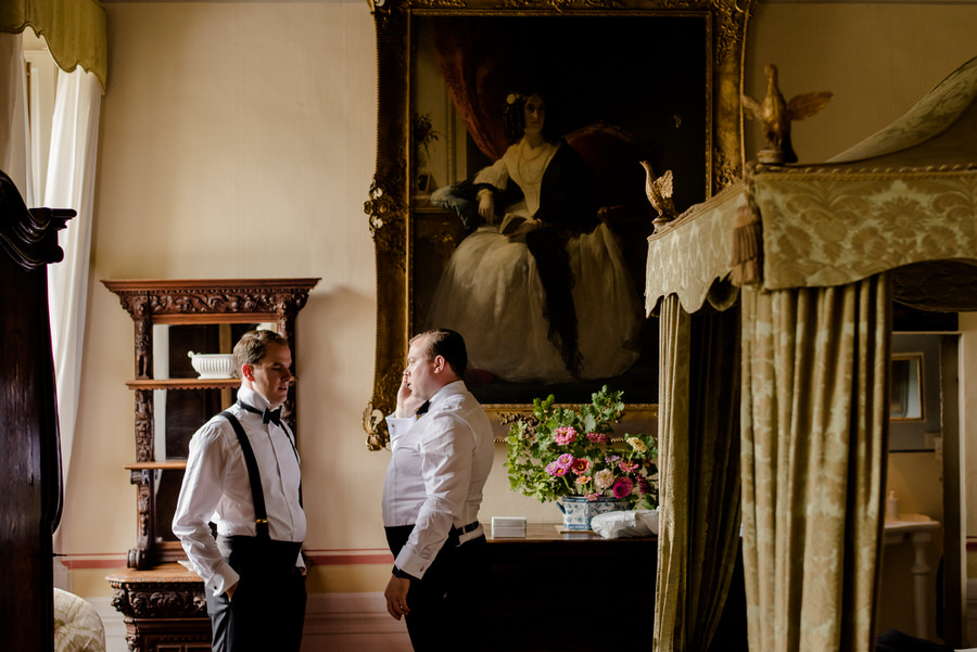 getting ready of the groom at Borgo Stomennano