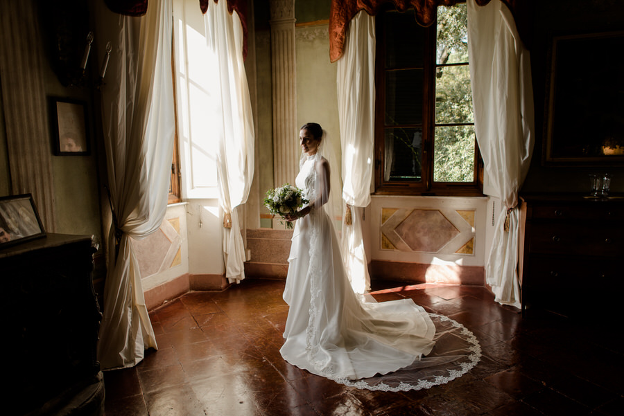 bride portrait at borgo stomennano