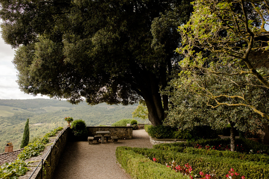 castello di vicchiomaggio tuscany external gardens with a view