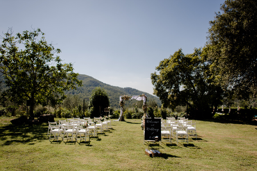 ceremony setting in a garden at Borgo i Vicelli Florence