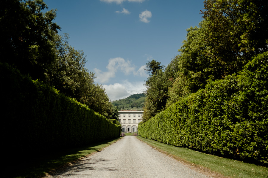 villa grabau entrance road